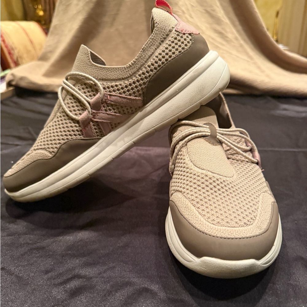 Clarks Beige Knit Slip-On Athletic Sneakers with Pink Accents